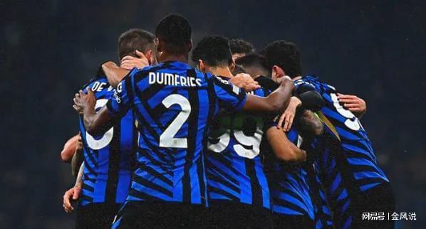 球迷们纷纷 球迷们纷纷