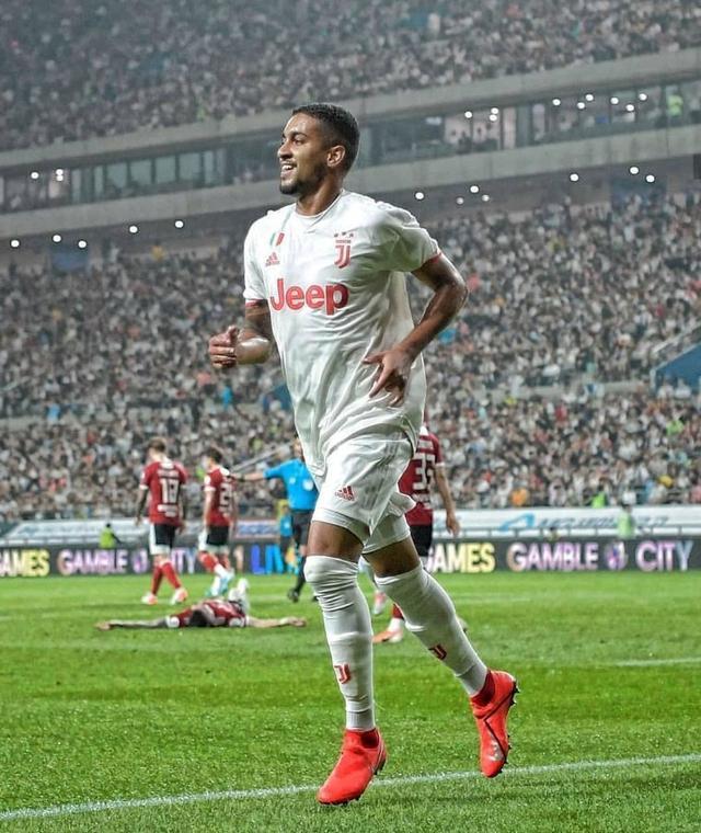 她能够在短 她能够在短